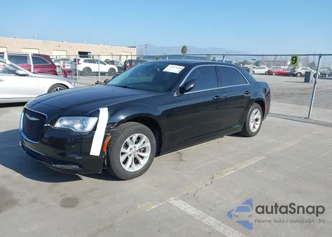 2015 Chrysler 300 Limited z USA, uszkodzony, nr VIN 2C3CCAAG8FH931974